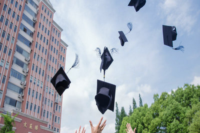 河海大学在职研究生毕业颁发什么证书？